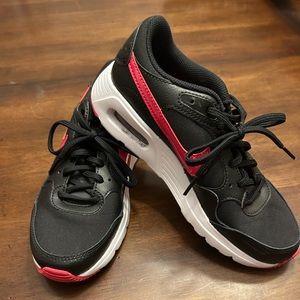 Nike girls tennis shoes size 4Y